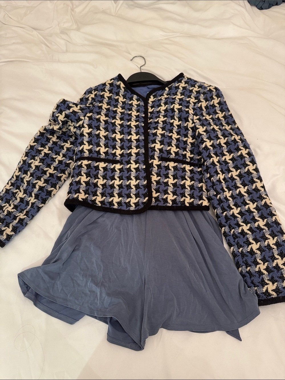 Cropped Houndstooth Tweed Jacket in Blue & White